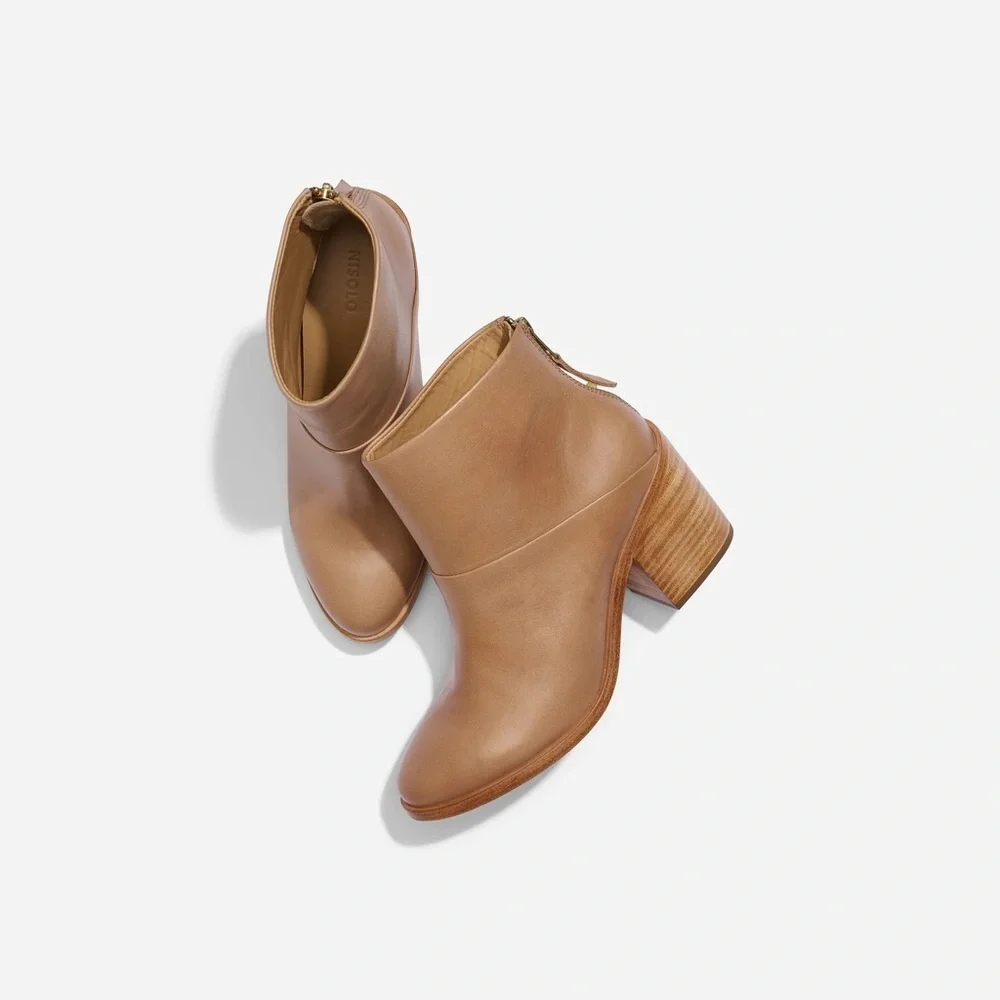 Nisolo Dari boot in Almond size 8.5, New in Box